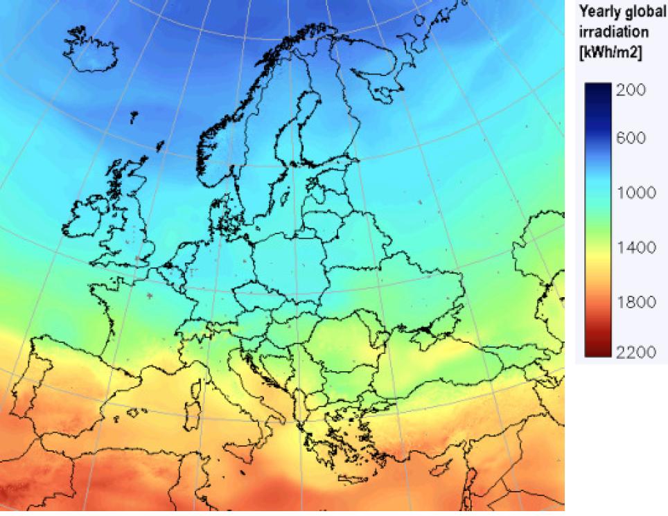 Carte du rayonnement solaire global annuel dans un plan horizontal en Europe ; données moyennées sur la période de 1981 à 1990