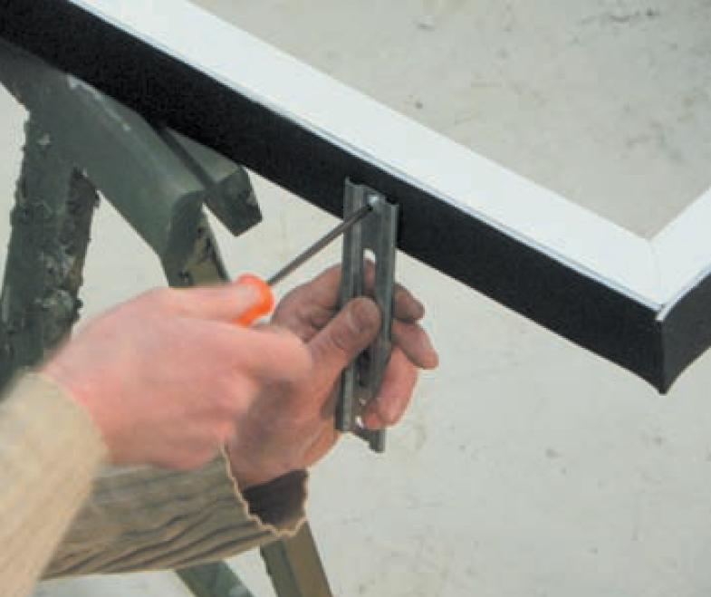 En pose tunnel, des bandes adhésives peuvent être employées pour réaliser la jonction ou des joints mousses se décompressant et réalisant 3 barrières simultanément (eau/air/isolation) En pose tunnel, des bandes adhésives peuvent être employées pour réaliser la jonction ou des joints mousses se décompressant et réalisant 3 barrières simultanément (eau/air/isolation)
