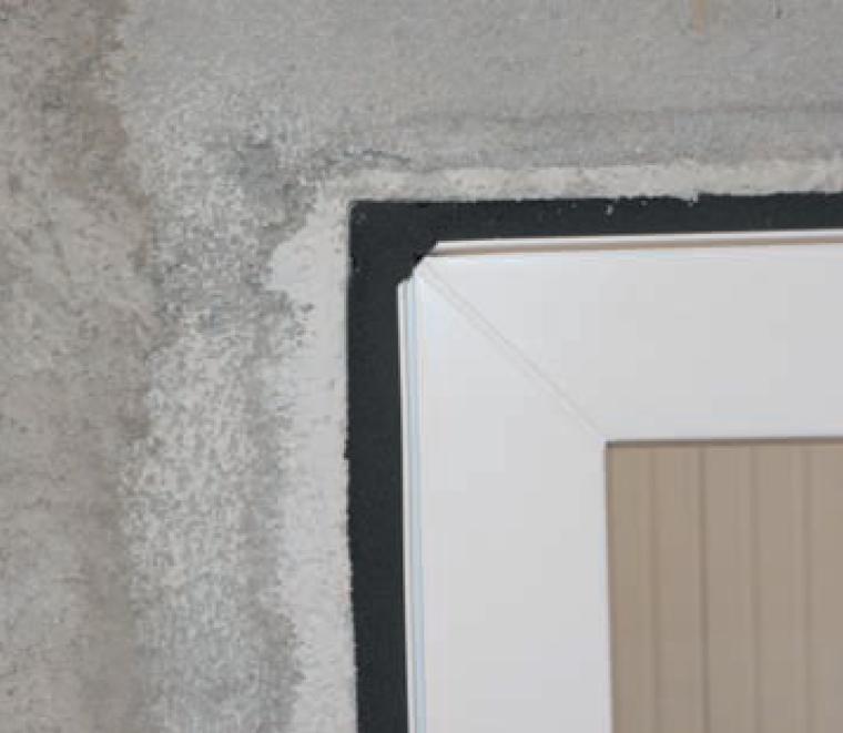 En pose tunnel, des bandes adhésives peuvent être employées pour réaliser la jonction ou des joints mousses se décompressant et réalisant 3 barrières simultanément (eau/air/isolation) En pose tunnel, des bandes adhésives peuvent être employées pour réaliser la jonction ou des joints mousses se décompressant et réalisant 3 barrières simultanément (eau/air/isolation)