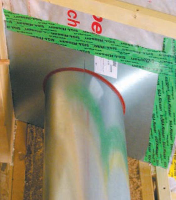 Des systèmes, composés d’une plaque de distance de sécurité étanche et d’une coquille isolante haute température, permettent de répondre aux exigences d’étanchéité à l’air du logement et de déperdition thermique du plafond dans le respect des distances de sécurité (DTU 24.1 Fumisterie) Des systèmes, composés d’une plaque de distance de sécurité étanche et d’une coquille isolante haute température, permettent de répondre aux exigences d’étanchéité à l’air du logement et de déperdition thermique du plafond dans le respect des distances de sécurité (DTU 24.1 Fumisterie)