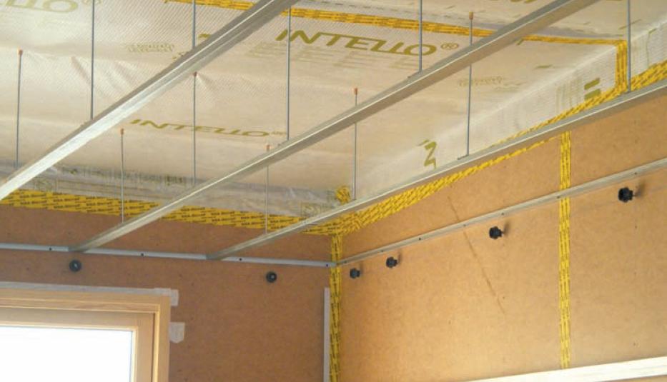 Dans le cas d’un contreventement intérieur, les panneaux sont jointoyés de manière continue. Ils peuvent ensuiteêtre raccordés à une membrane en toiture par exemple Dans le cas d’un contreventement intérieur, les panneaux sont jointoyés de manière continue. Ils peuvent ensuiteêtre raccordés à une membrane en toiture par exemple